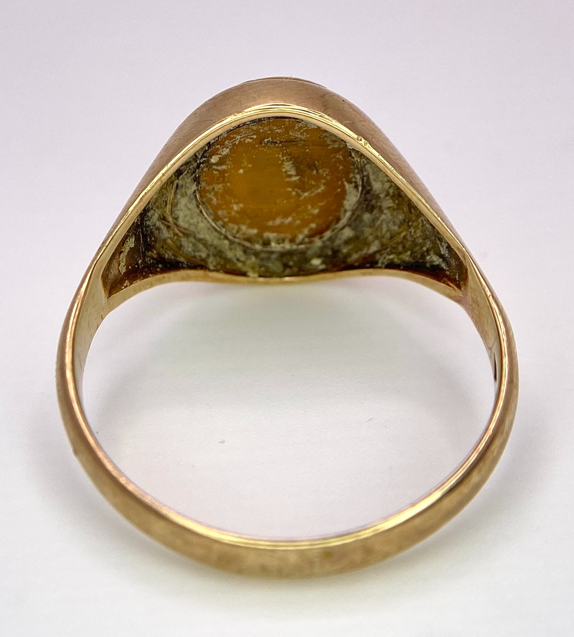 A Vintage 9K Yellow Gold Tigers Eye Ring. Size U. 3.95g total weight. - Image 5 of 6