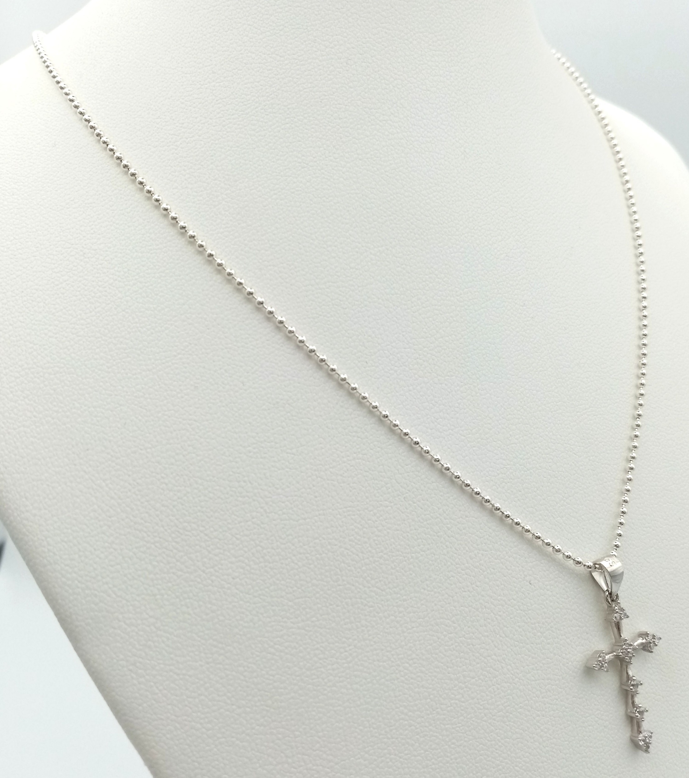 A 925 Silver Cross Pendant on a 925 Silver Chain. 3cm and 40cm. - Image 3 of 5