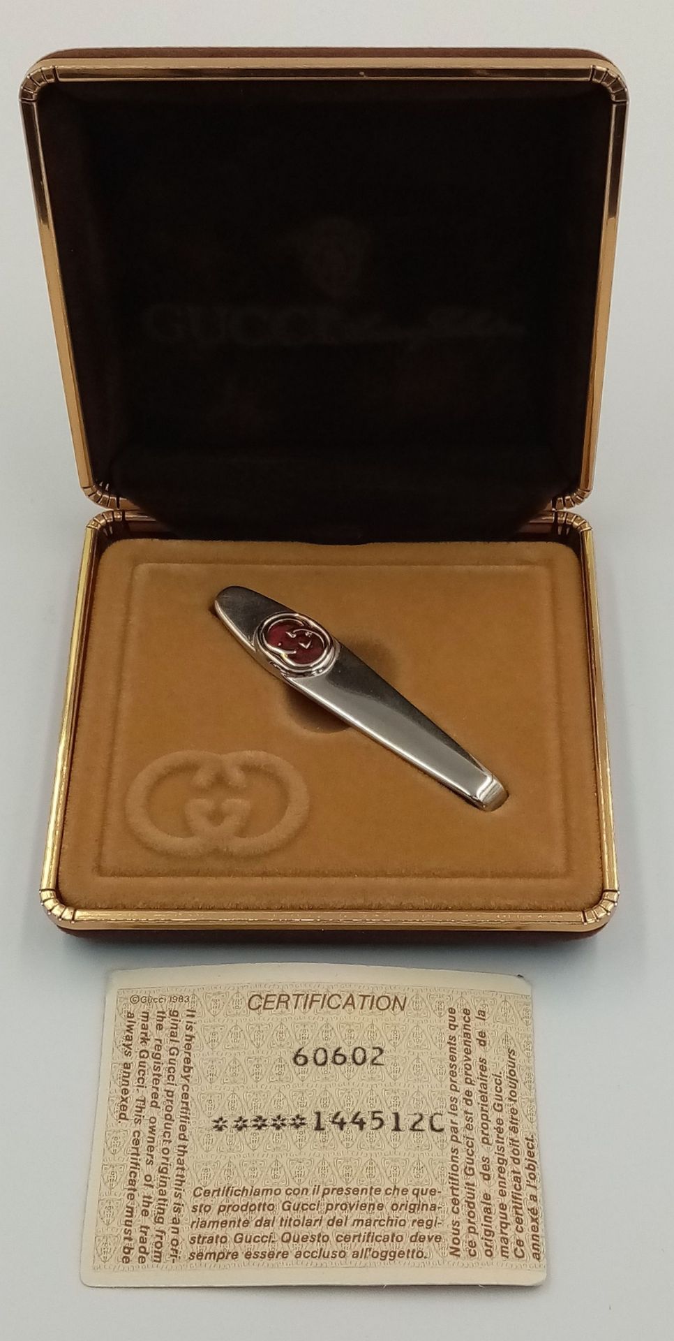 A Gucci Silver Tone Tie Clip. Comes with original packaging. Ref: 016977 - Image 5 of 6
