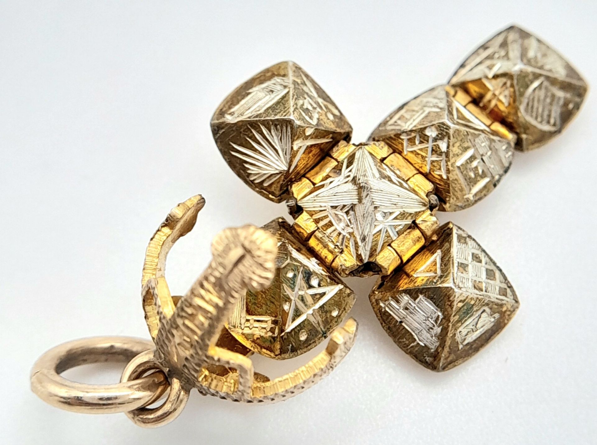 A Vintage 9K Gold Masonic Opening Orb Pendant - Silver Interior, Opens to reveal masonic symbols. - Bild 4 aus 6