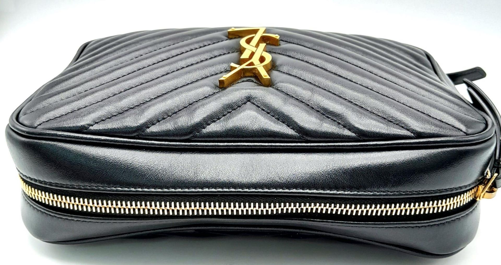 A YSL Saint Laurent Black Lou Matelasse Camera Bag. Leather exterior, gold-tone hardware, adjustable - Bild 5 aus 11