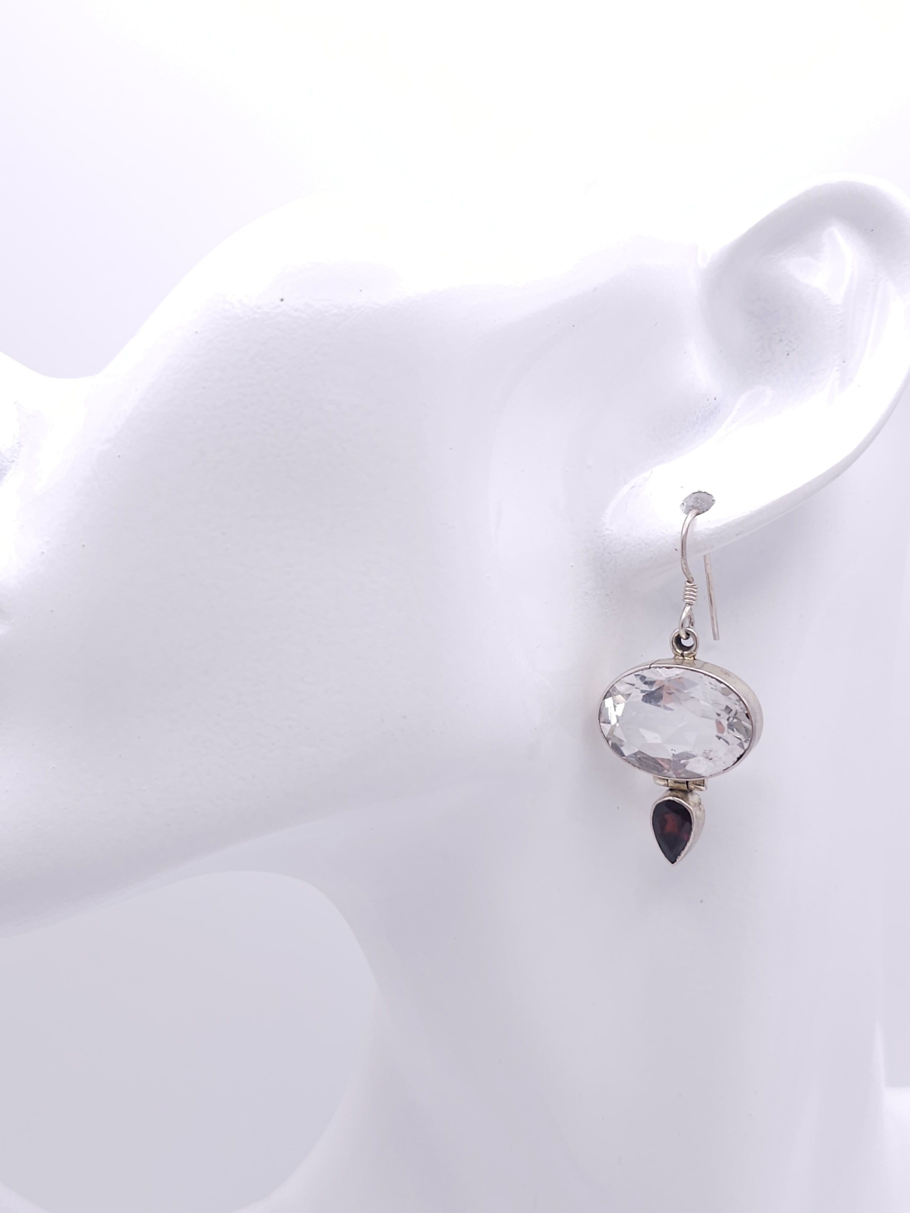 A Pair of Vintage Sterling Silver Quartz and Garnet Set Earrings. 4cm Length. Set with 1.9cm Long - Image 7 of 7