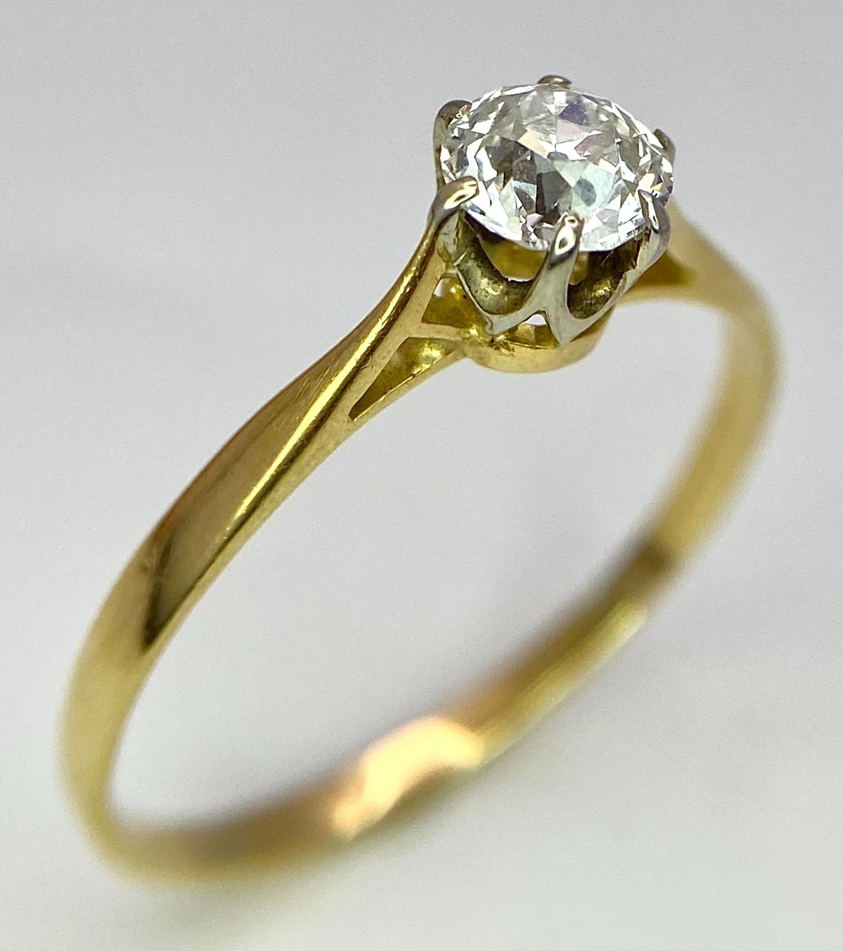 AN 18K YELLOW GOLD, OLD CUT DIAMOND SOLITAIRE RING. 0.40CT. 1.5G. SIZE P 1/2. - Bild 3 aus 5