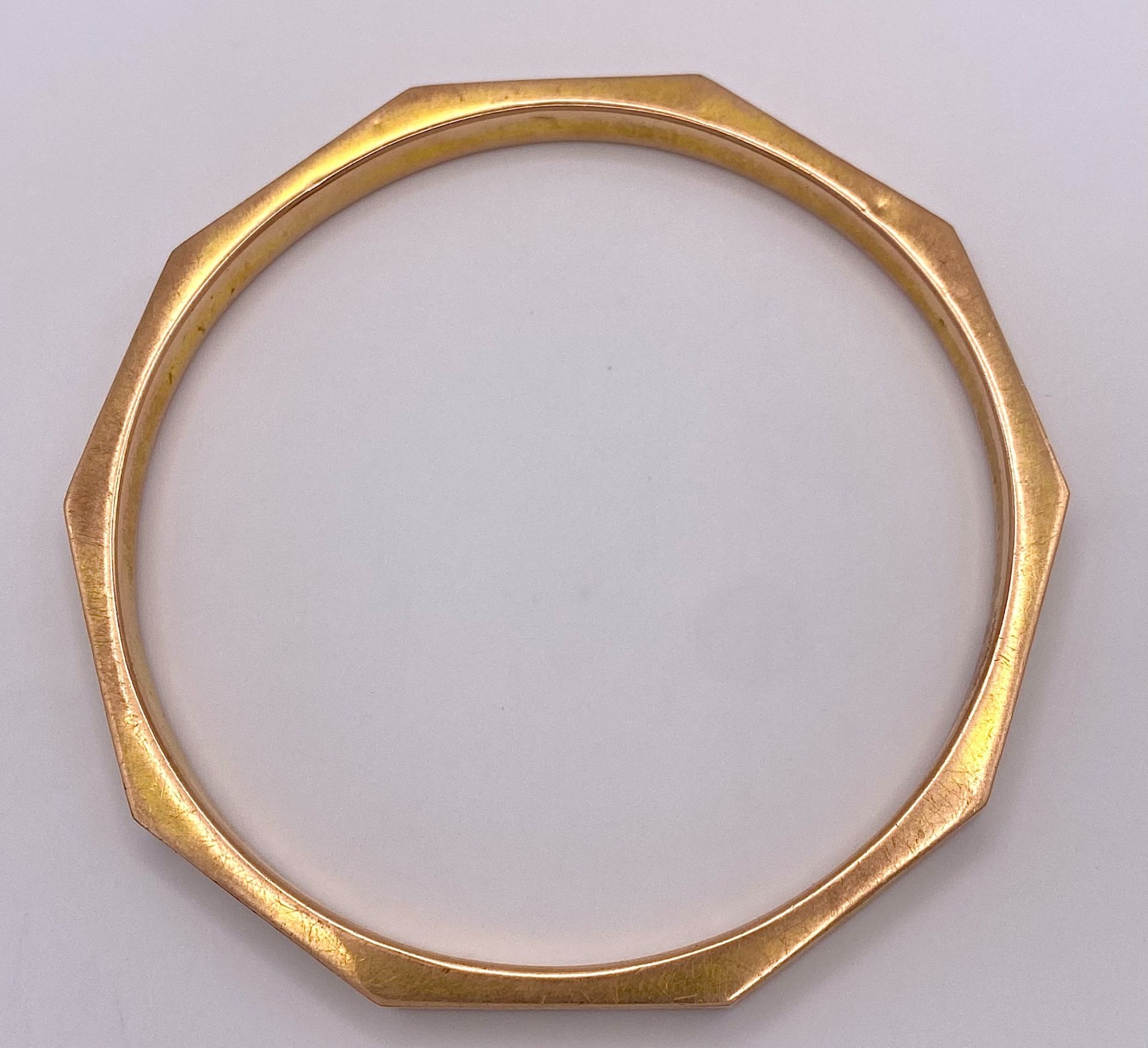 A Vintage 9K Rose Gold Decagon Bangle. 7.5cm inner diameter. 14g weight. - Image 4 of 4