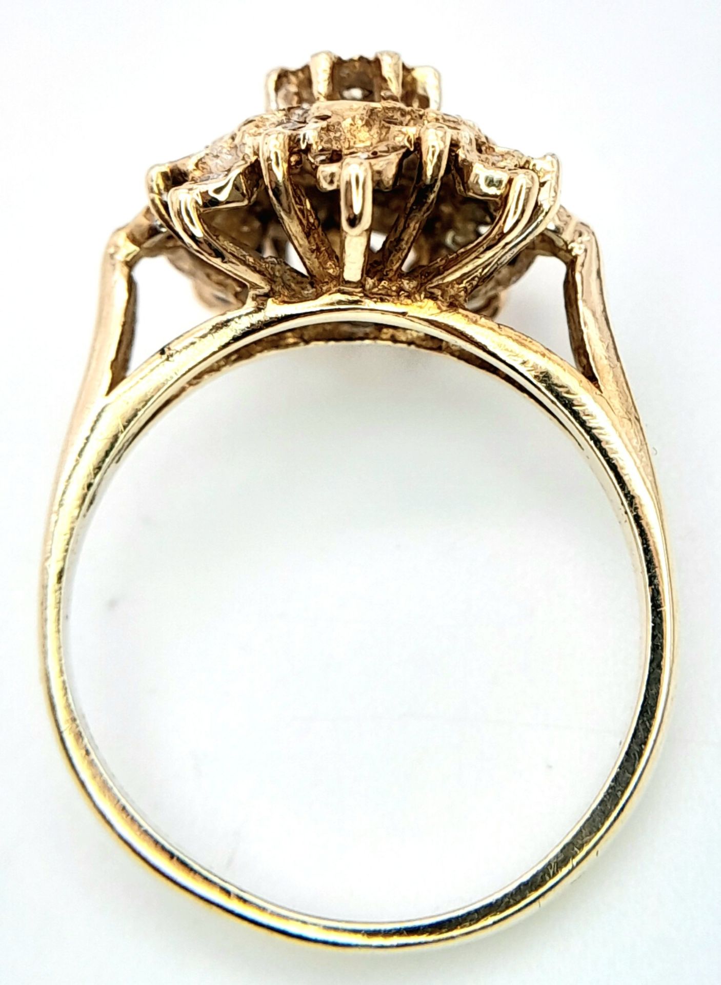 A 9K YELLOW GOLD DIAMOND CLUSTER RING. Size J, 2.8g total weight. Ref: SC 8032 - Image 5 of 6
