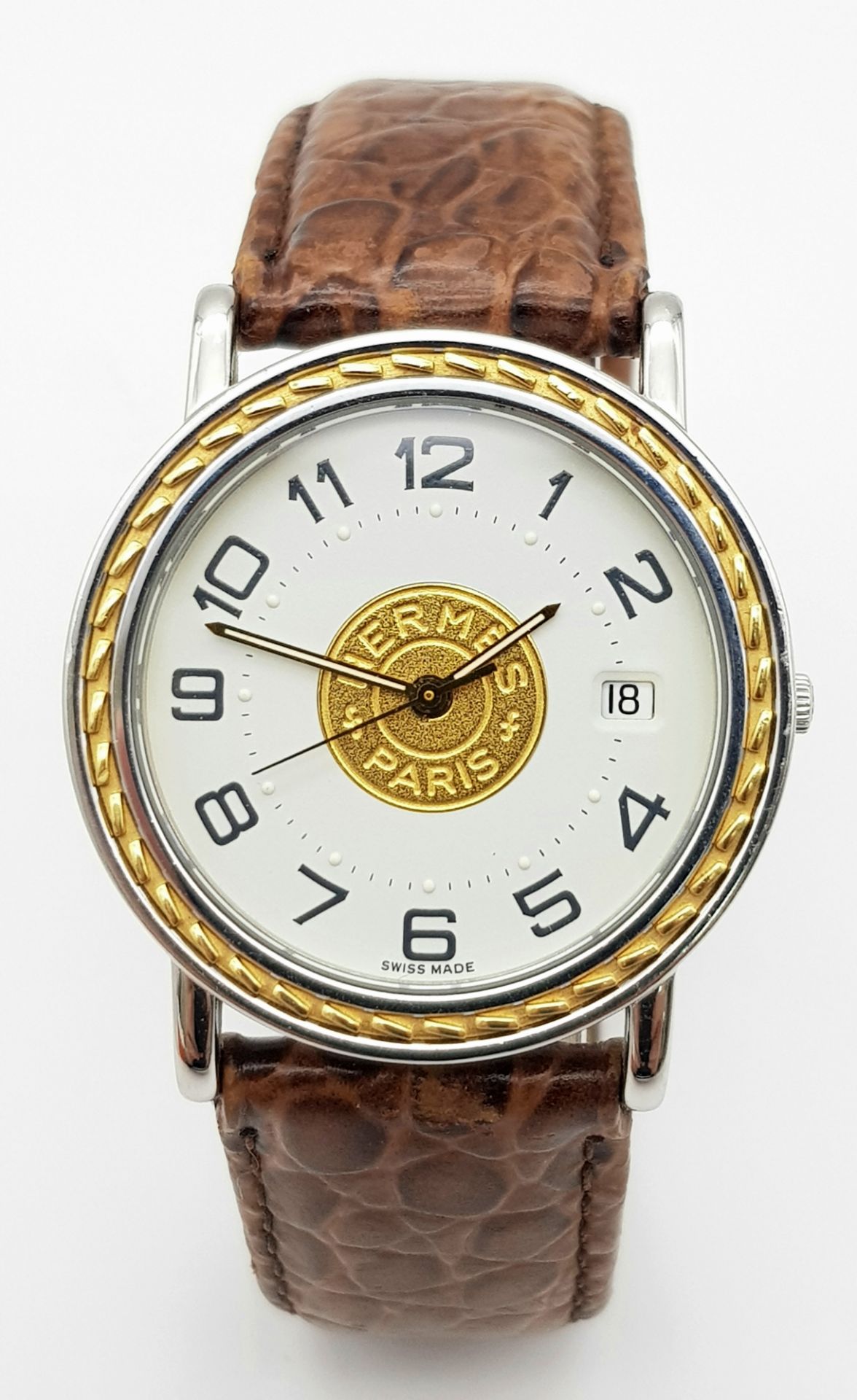 A FABULOUS HERMES OF PARIS GENTS WATCH WITH WHITE DIAL AND CIRCULAR CENTRAL LOGO ON A BROWN - Image 2 of 8