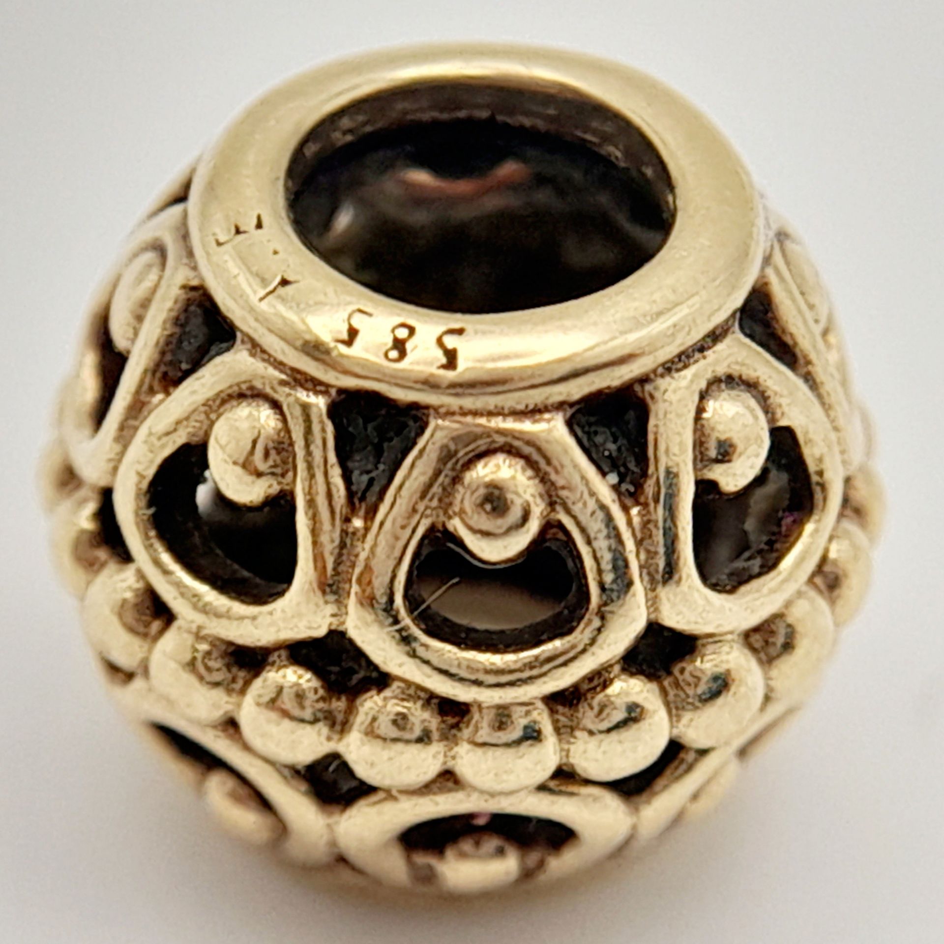 A 14K YELLOW GOLD PANDORA CHARM. 9mm length, 2.2g weight. Ref: SC 8135 - Image 4 of 6