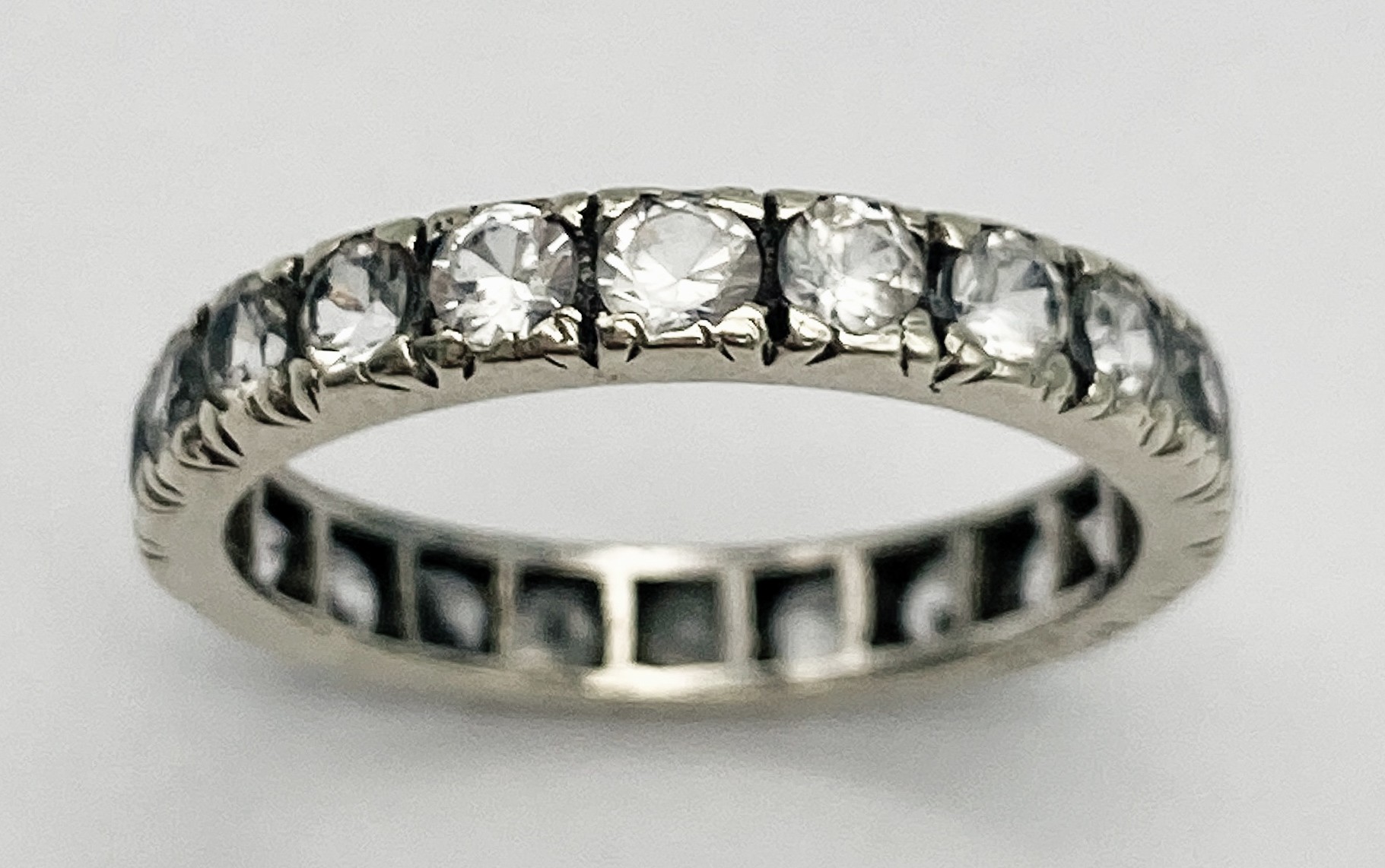 A VINTAGE 9K WHITE GOLD (TESTED) DIAMOND FULL ETERNITY RING. 2.5G. SIZE 0. - Image 2 of 6