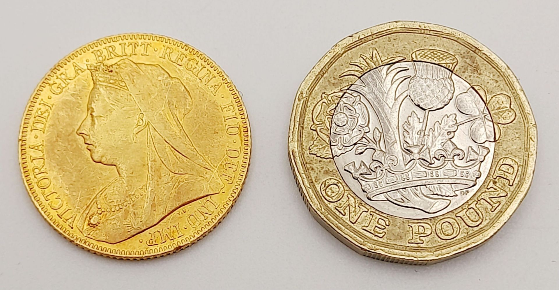 A 1900 Queen Victoria 22K Gold Full Sovereign Coin. Good definition. - Bild 4 aus 4
