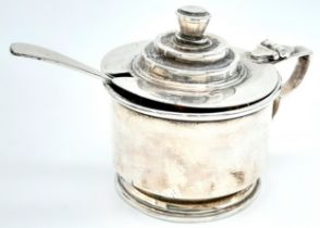 An antique sterling silver mustard pot with full London hallmarks, 1922. Come with a silver spoon