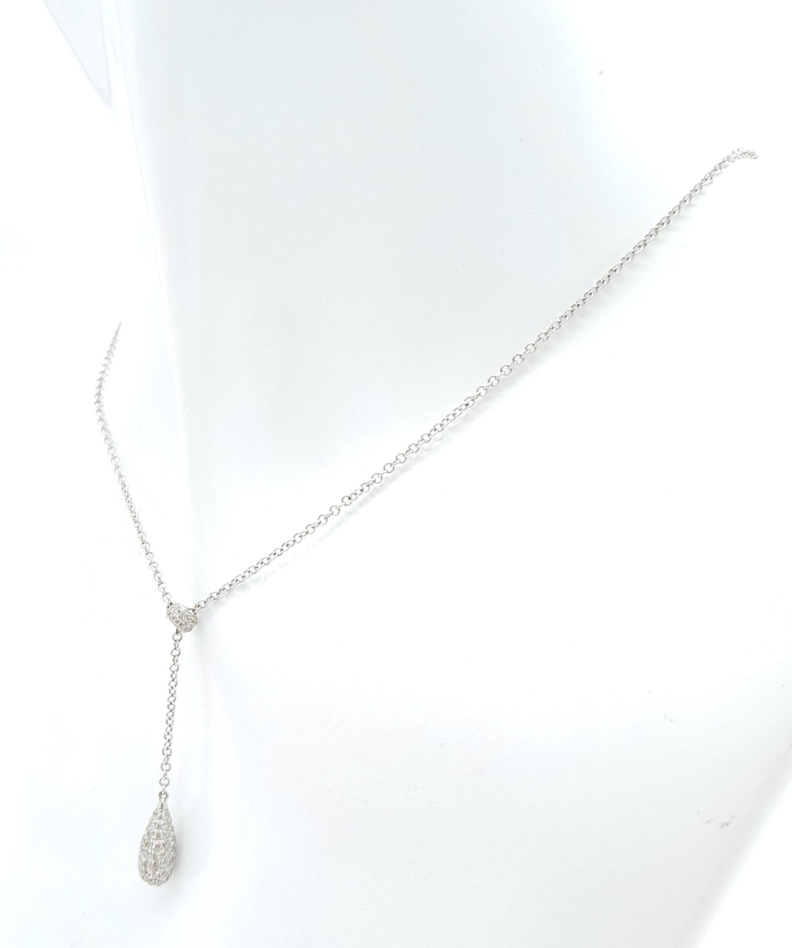 A 18ct White Gold Diamond Pave Drop Necklace, 18” length, 3.1g weight, approx 31mm drop. ref: - Bild 2 aus 5