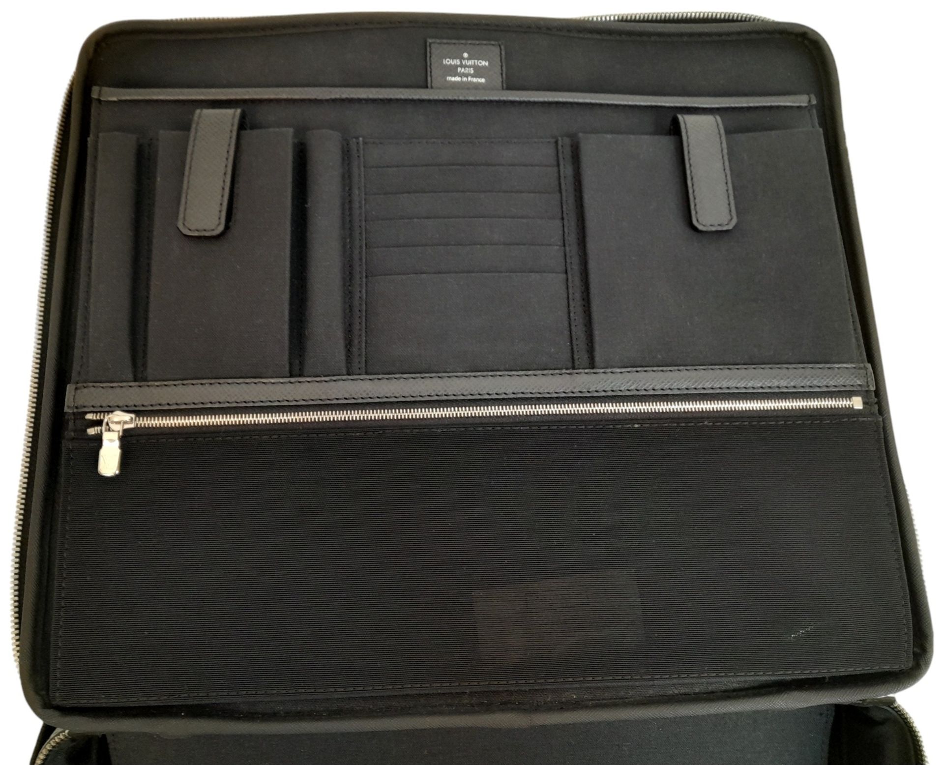 A Louis Vuitton Black Business Bag. Leather exterior with silver-toned hardware, zipped - Bild 11 aus 12