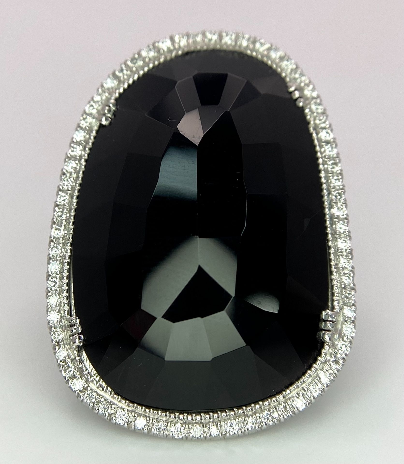 A Beautiful 18k White Gold Black Onyx and Diamond Ladies Dress Ring. Faceted black onyx with a - Image 4 of 8