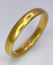 A Vintage 22K Yellow Gold Band Ring. 3mm. 3.6g. Full UK hallmarks.