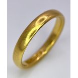 A Vintage 22K Yellow Gold Band Ring. 3mm. 3.6g. Full UK hallmarks.