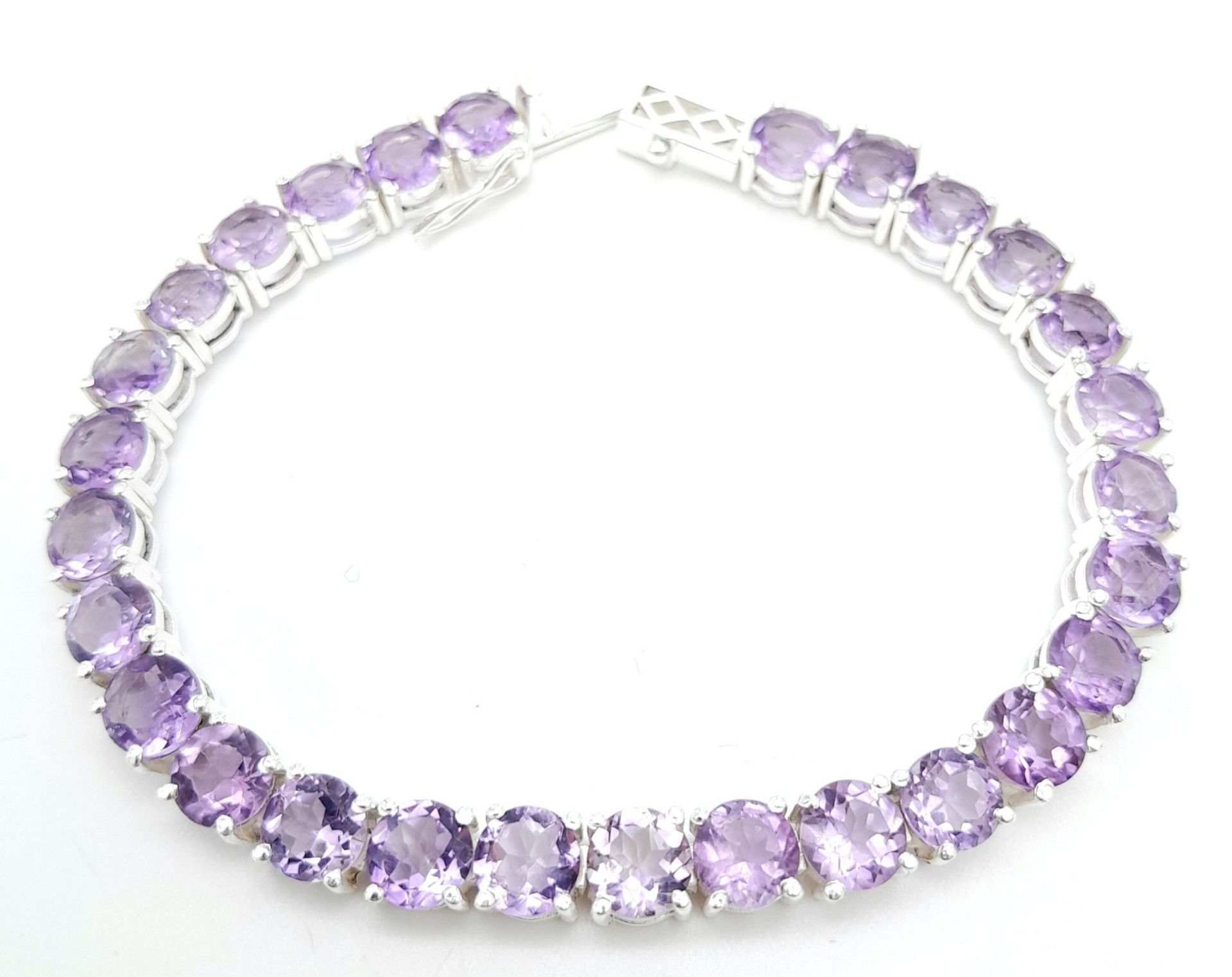 An Amethyst Gemstone Tennis Bracelet set in 925 Silver. 18cm. Ref: CD-1282 - Image 4 of 6