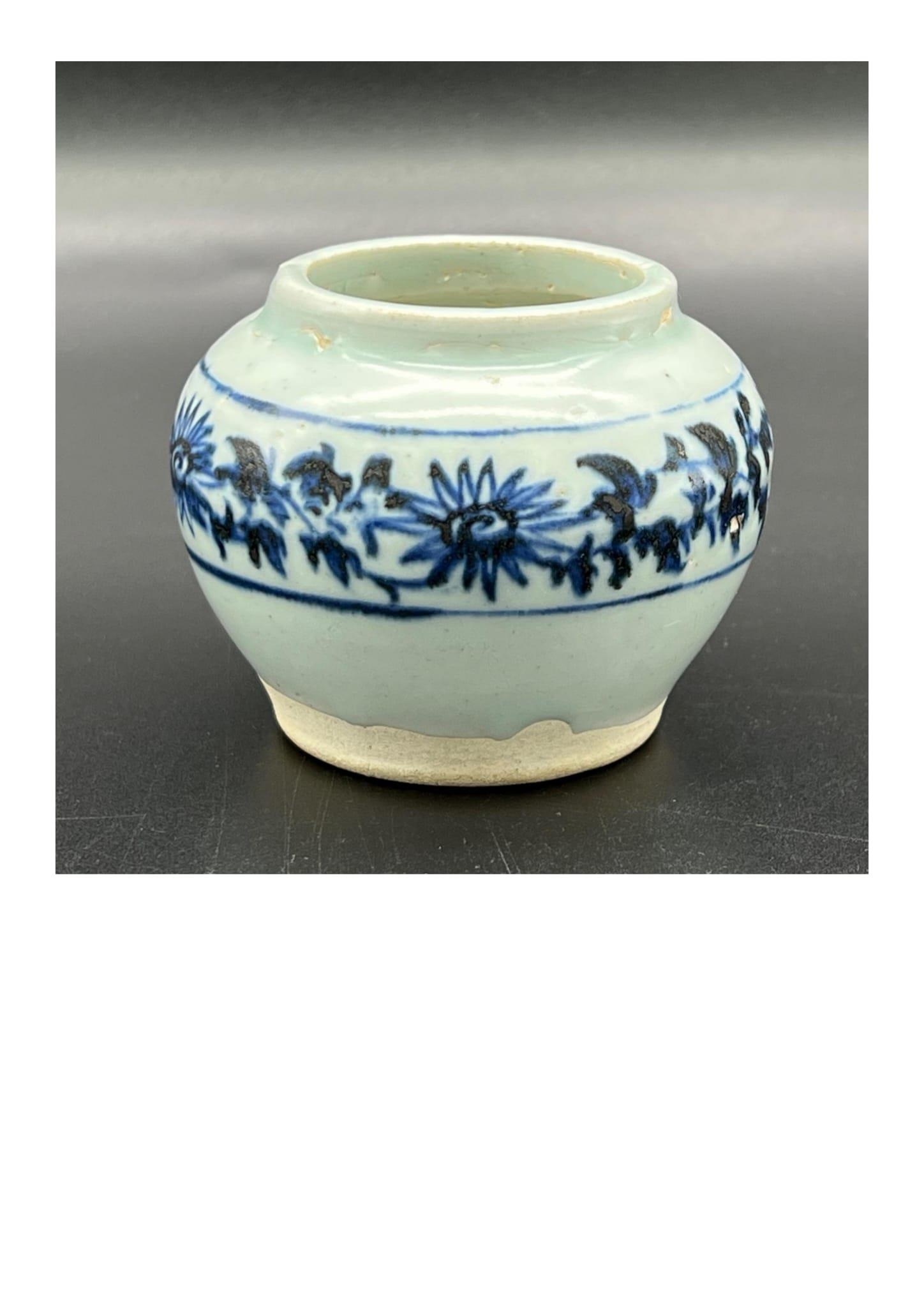 A small blue and white jar with chrysanthemum pattern, Yuan dynasty. Retrieved from Indonesia.