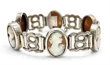 A Vintage Silver Cameo and Serpent Link Bracelet. 16cm. Ref: 65001O.