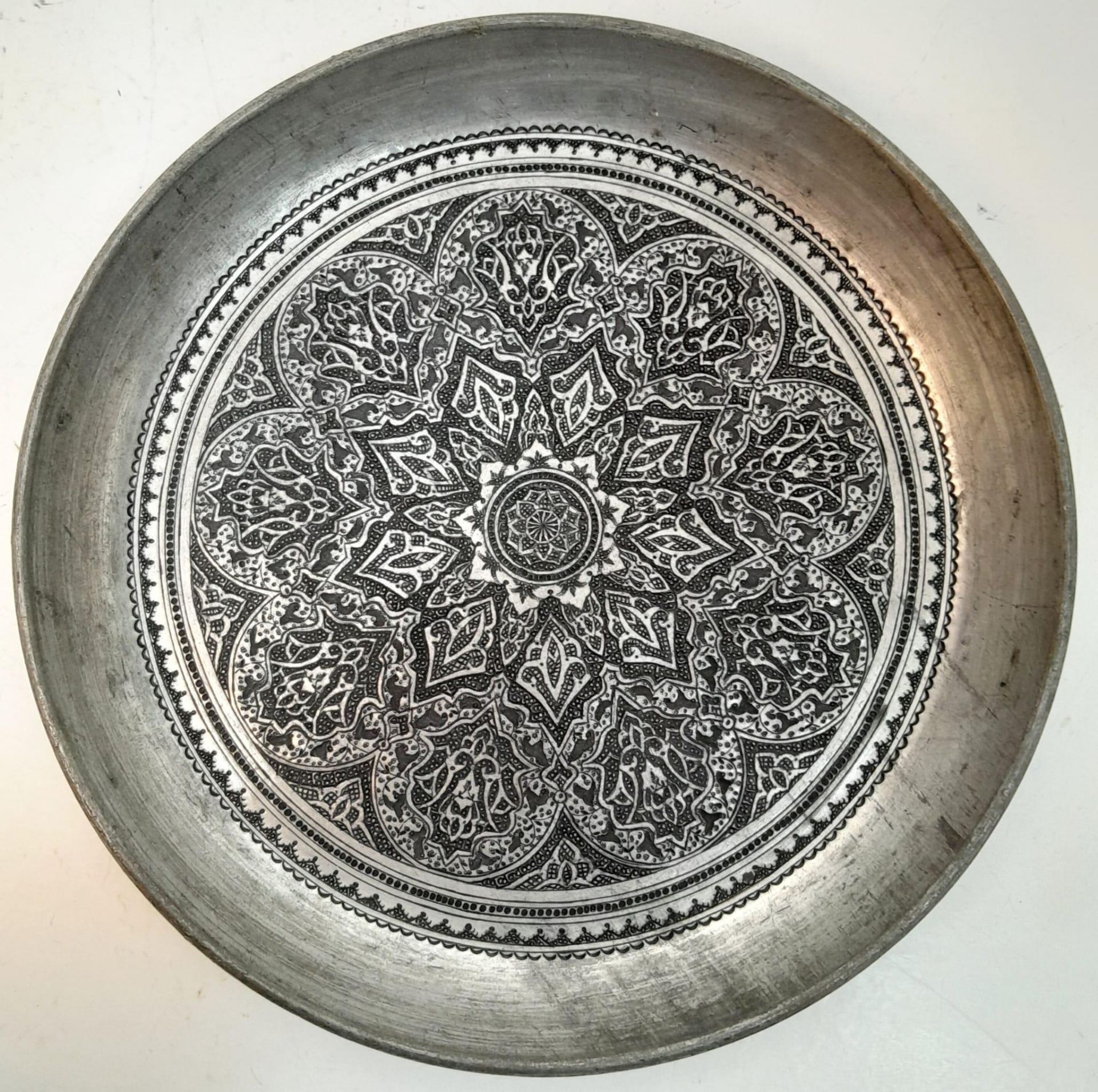 4 PERSIAN PEWTER AND BRASS ANTIQUE PLATES . - Image 5 of 6