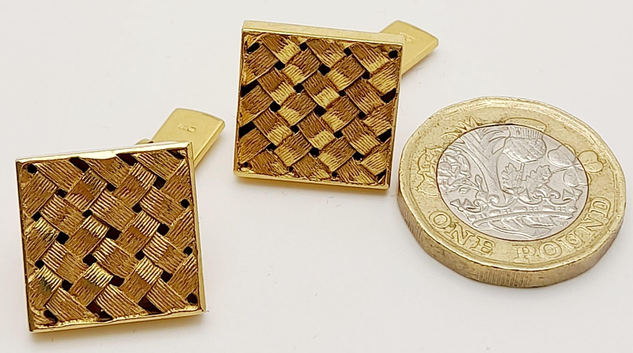 A PAIR OF 18K GOLD CARTIER STYLE CUFFLINKS WITH U.K. HALLMARK . 16.5gms - Image 5 of 6