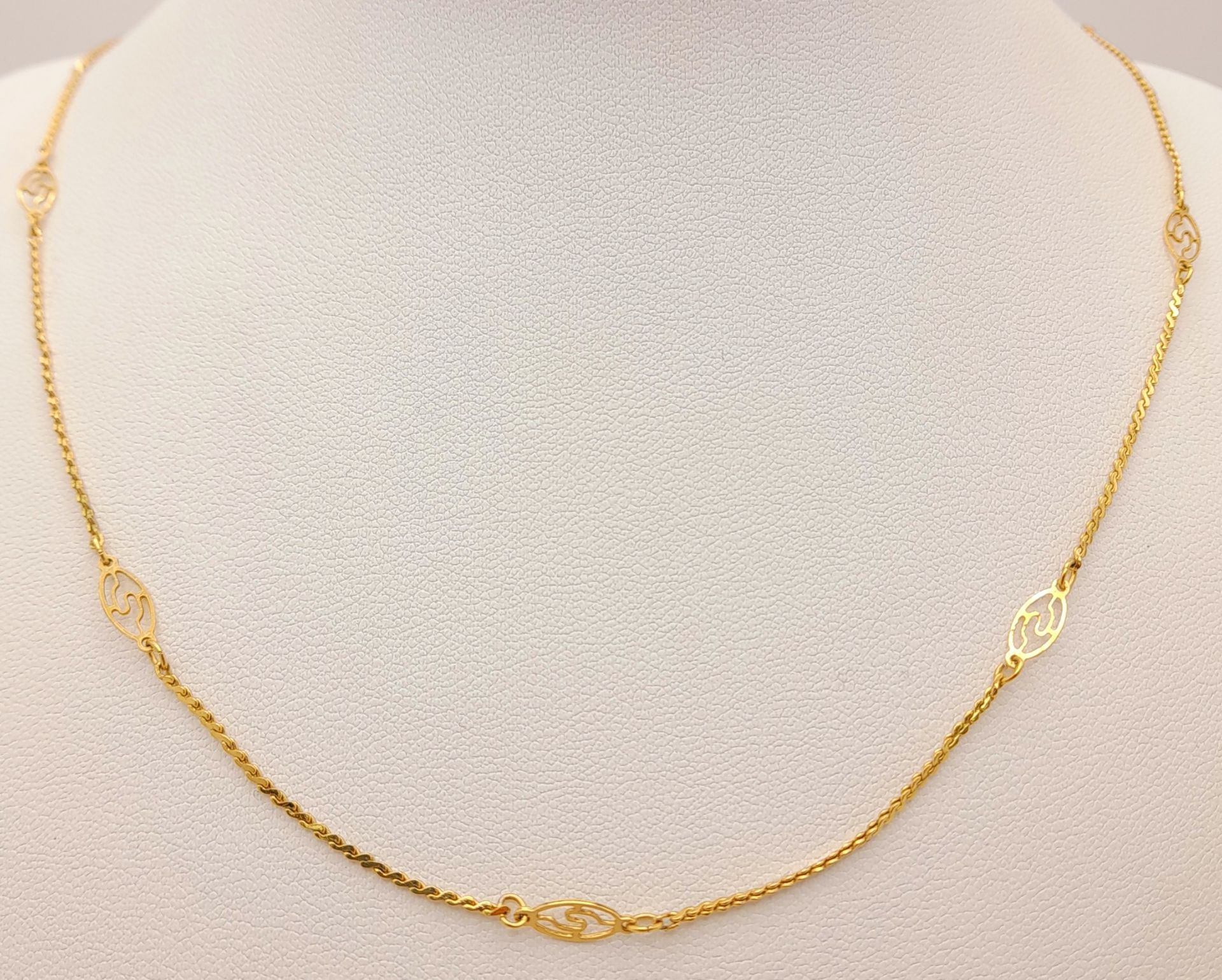 A 9 K yellow gold fancy chain necklace , length: 47 cm, weight: 2.4 g.