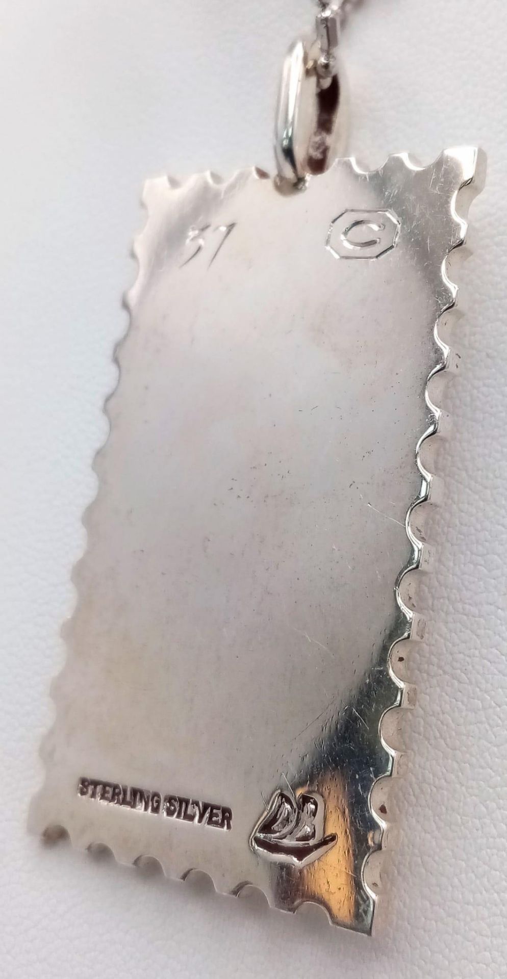 An Excellent Condition, Sterling Silver, 1977 Jubilee Ingot Pendant Necklace. Very Unique Design, - Bild 3 aus 5