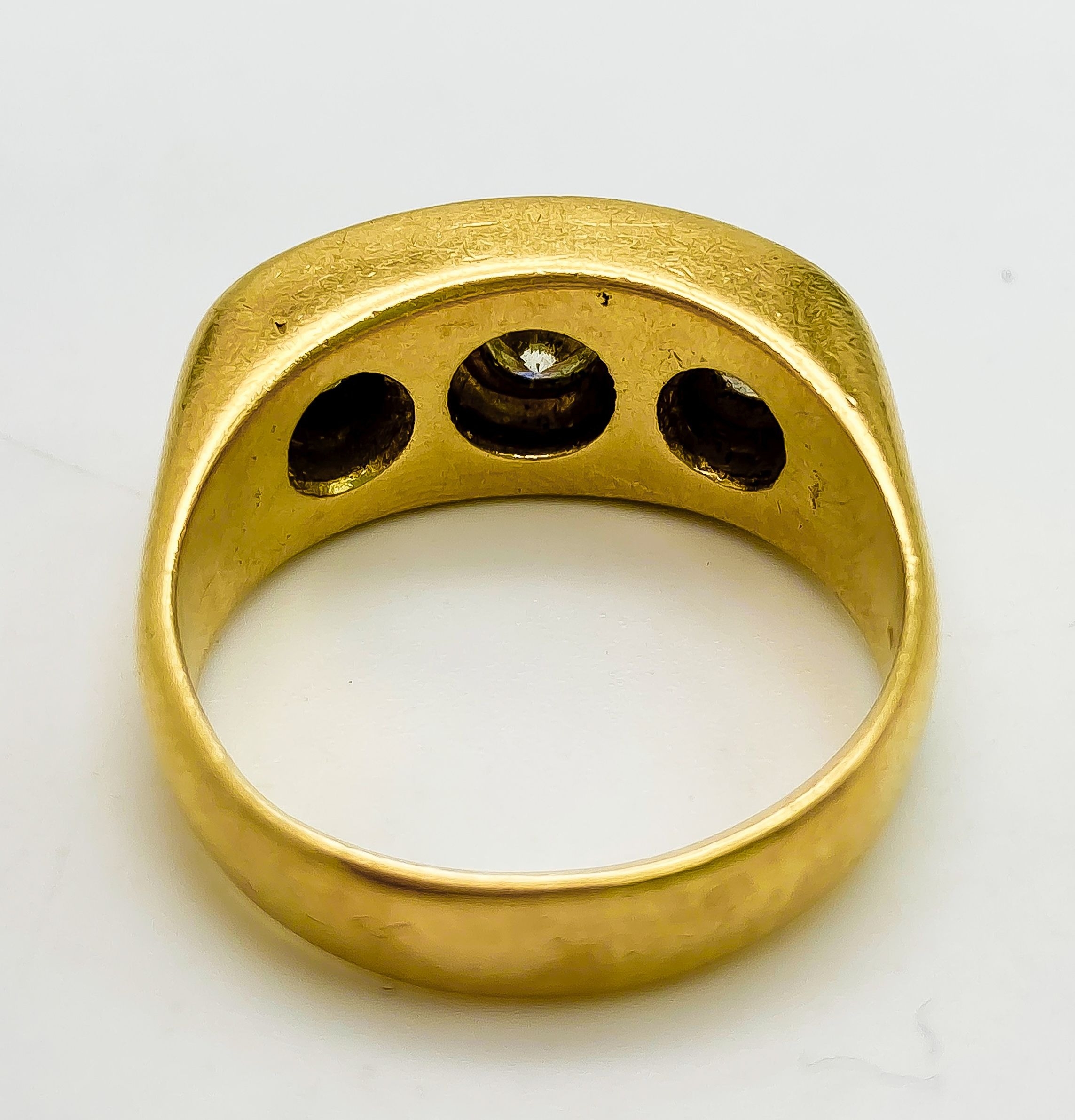 A Vintage 18K Yellow Gold Three Diamond Gypsy Ring. 1ctw. Size U/V. 16.2g total weight. - Image 3 of 5