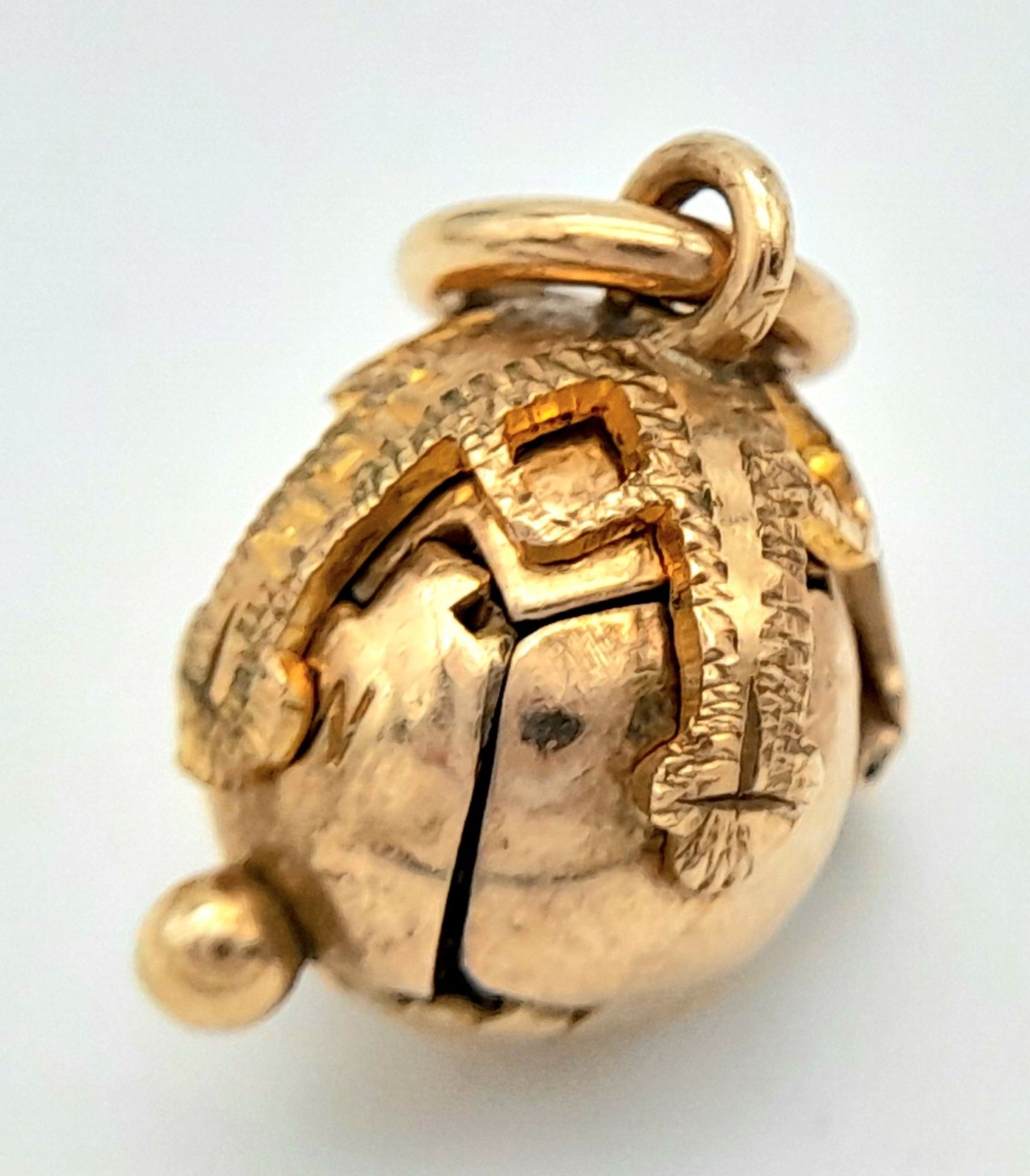 A Vintage 9K Gold Masonic Opening Orb Pendant - Silver Interior, Opens to reveal masonic symbols. - Image 2 of 6