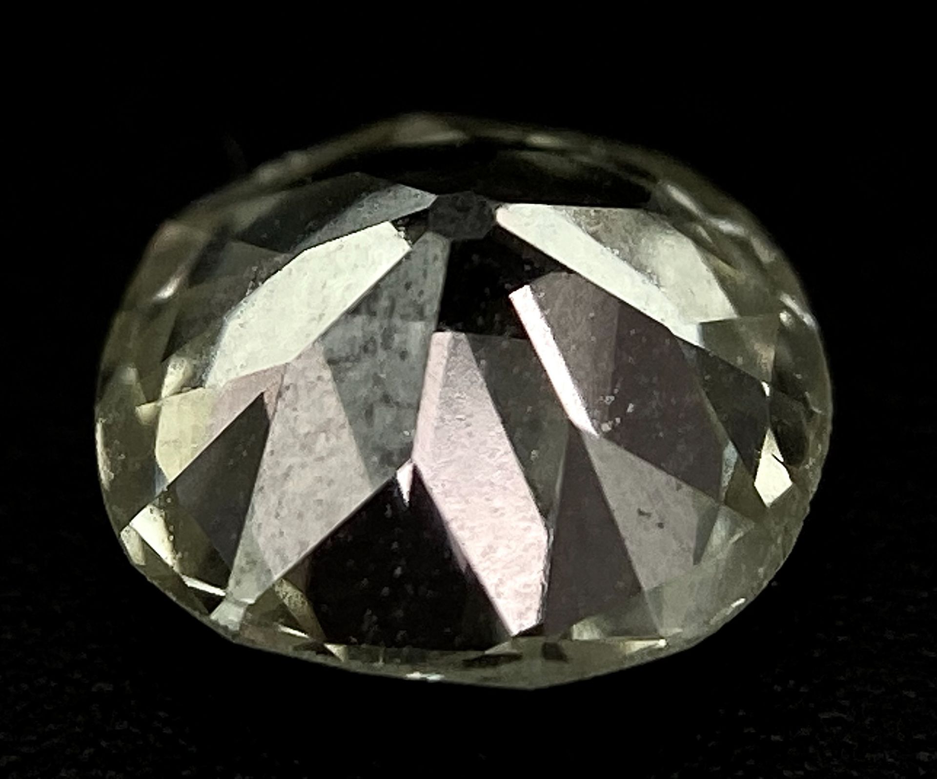 AN OLD CUT/EUROPEAN CUT LOOSE DIAMOND. 0.88ct, lovely clarity. 5.5mm diameter. Ref: 7420 - Image 3 of 4
