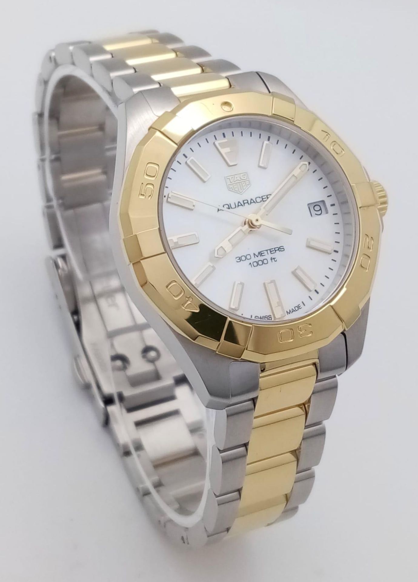 A Tag Heuer Aquaracer Ladies Quartz Watch. Two tone gold plated steel bracelet and case - 32mm. - Image 3 of 13