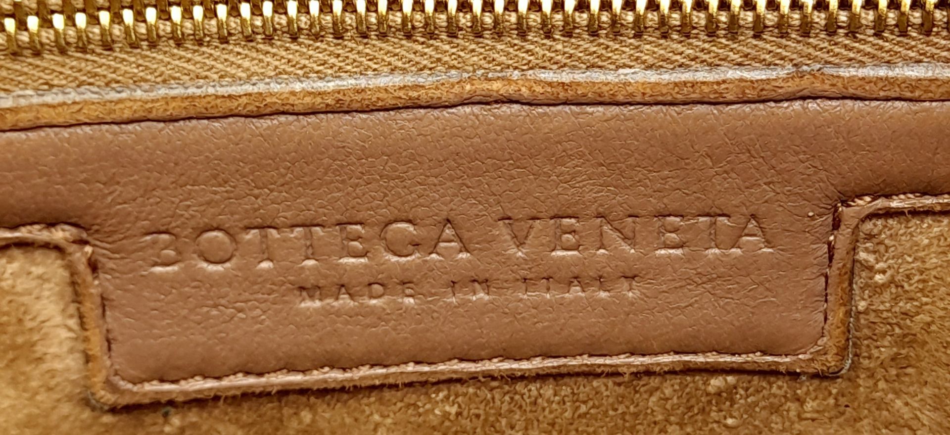 A Bottega Veneta Brown Bag. Intrecciato leather exterior with gold-toned hardware, single handle/ - Bild 7 aus 8
