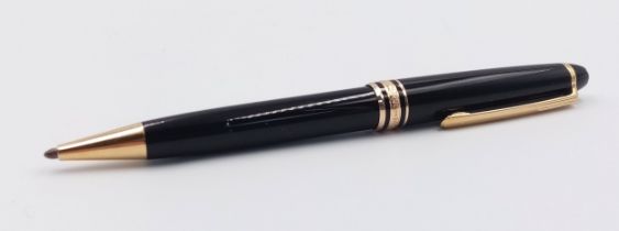 A MONT BLANC ROLLERBALL PEN - BLACK AND GOLD FINISH.