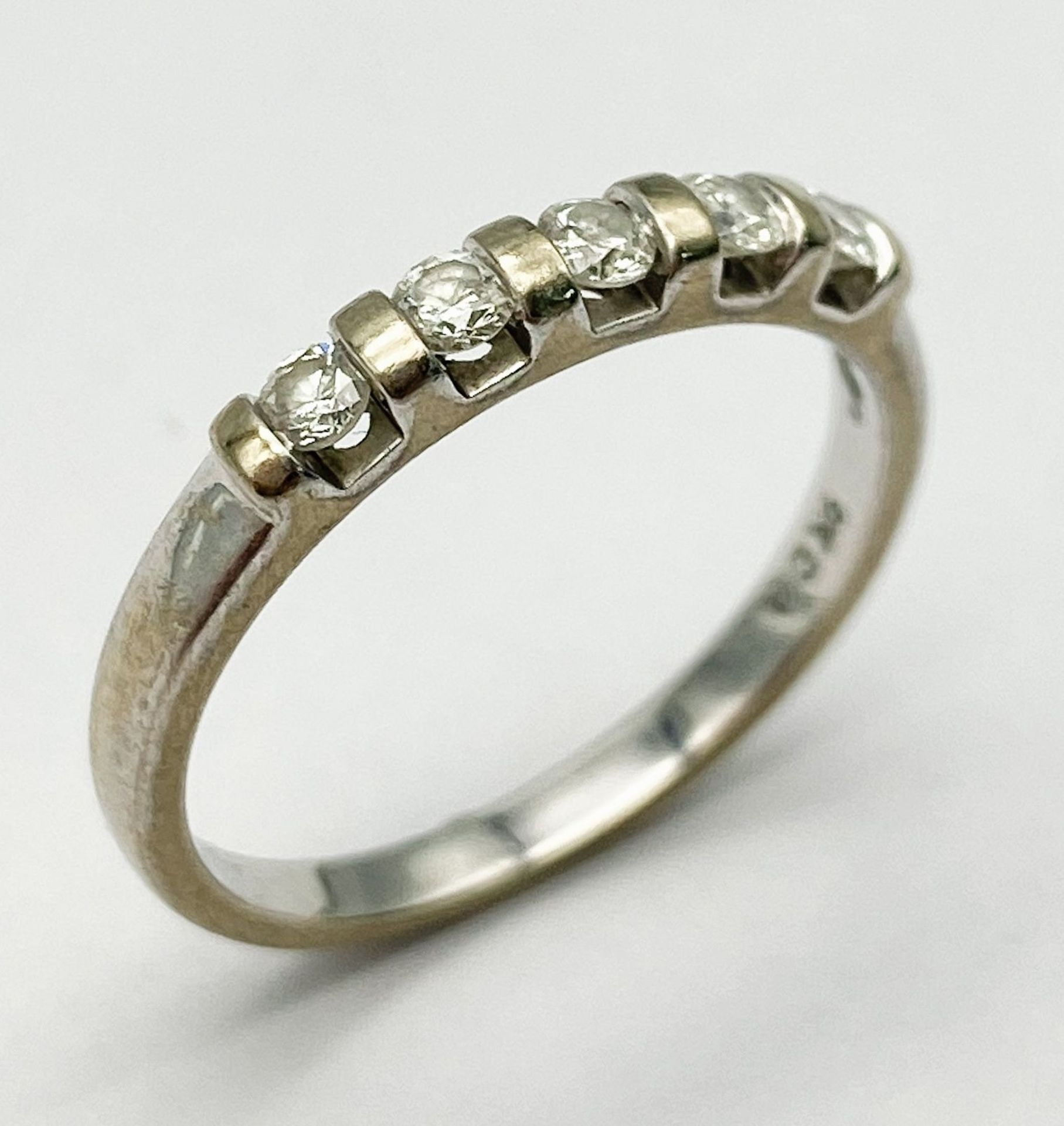 A 9K WHITE GOLD DIAMOND RING. 0.25ctw, Size L, 1.8g total weight. Ref: 8024 - Bild 2 aus 6