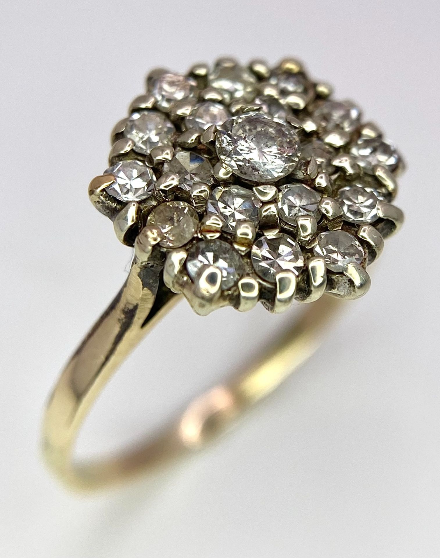 A 9K YELLOW GOLD DIAMOND CLUSTER RING. 0.50CT. 2.4G. SIZE M. - Image 2 of 5