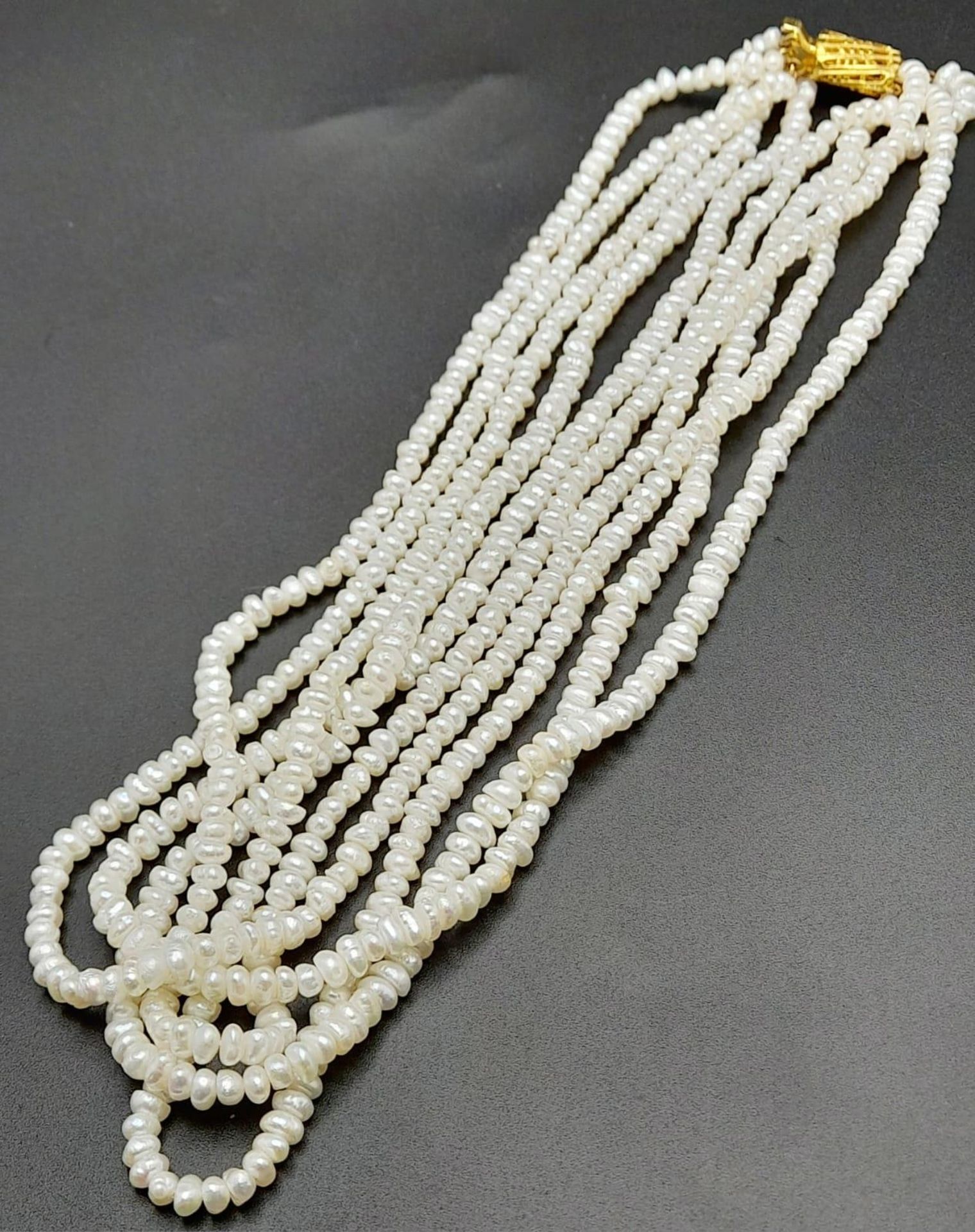 A vintage, five row, natural, white pearl necklace, with a statement gold plated clasp. Length: 42 - Image 5 of 5