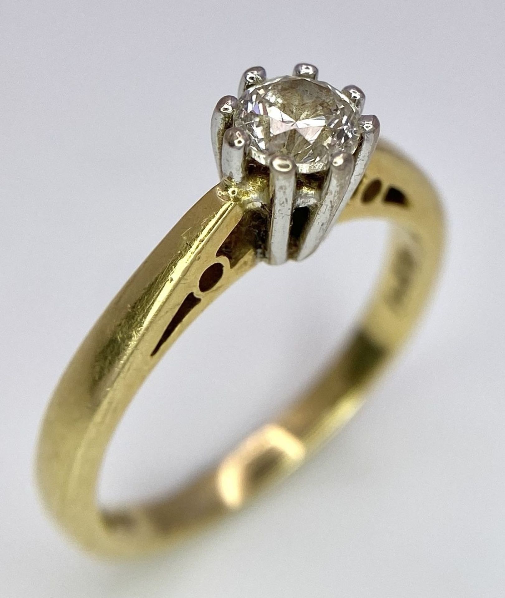 A Vintage 18K Yellow Gold Diamond Solitaire Ring. 0.40ct brilliant round cut diamond. Size L. 3.4g - Image 2 of 7