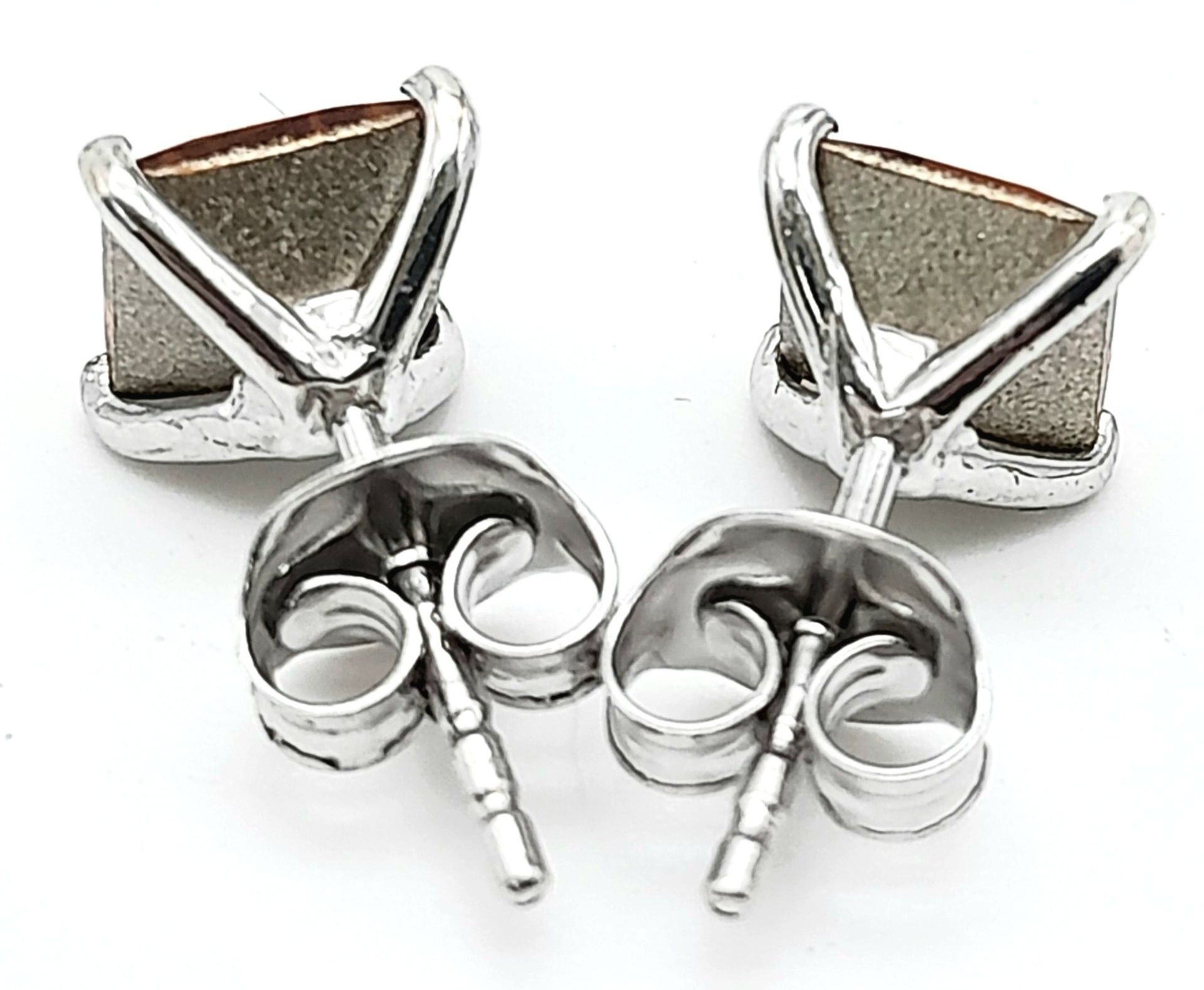 A Pair of Citrine Stud Earrings - Set in 925 Silver. - Bild 2 aus 4