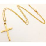 A 9 K yellow gold chain necklace with a cross pendant, chain length: 50 cm, cross height: 33 mm,