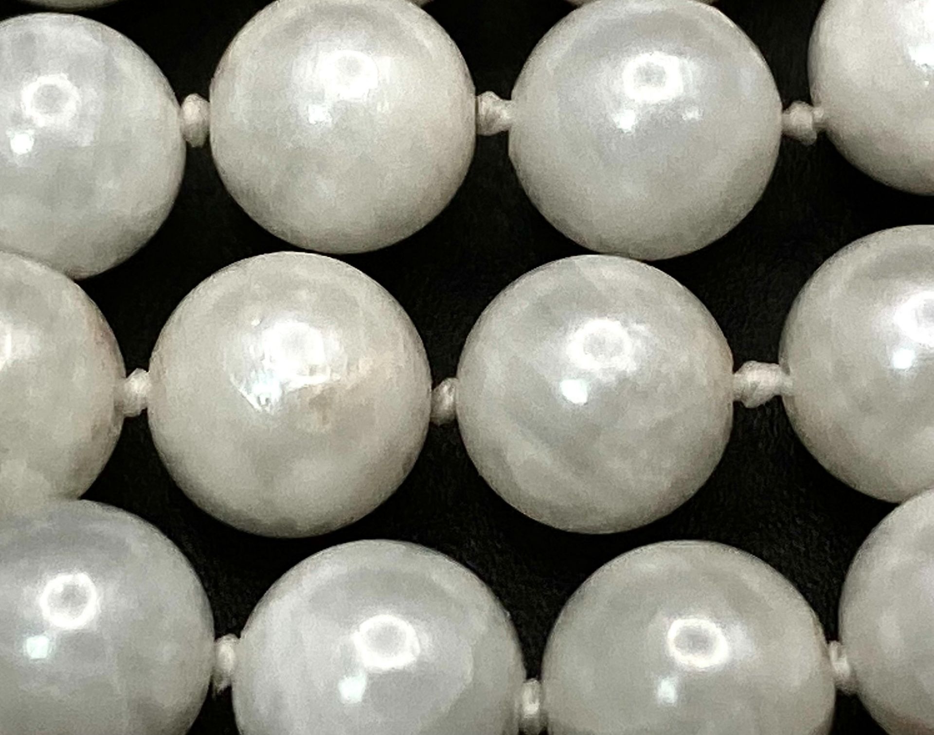 2 x Cultured Pearl Necklaces. 45cm and 91cm length. 62.75g total weight. - Image 4 of 5