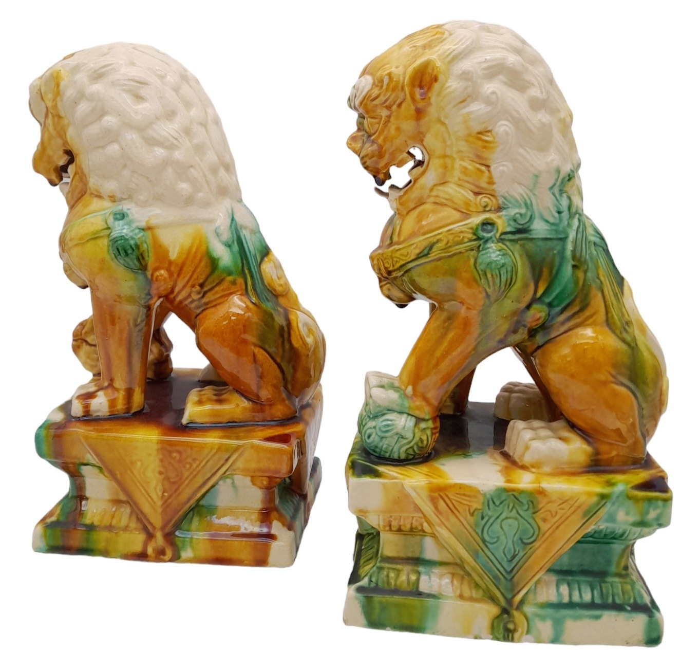 A Pair of Vintage Ceramic Chinese Fu Dogs. Beautifully coloured. 26cm tall. - Image 4 of 7