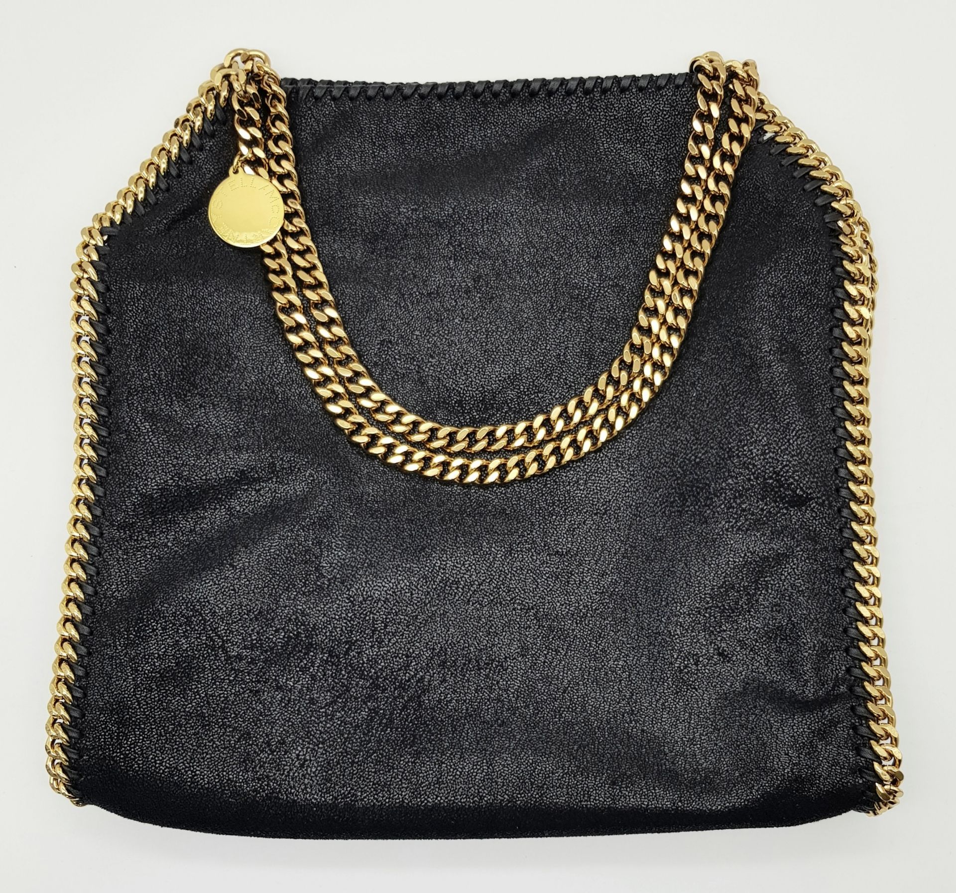 A Stella McCartney Black Falabella Shoulder/Tote Bag. Faux suede exterior with gold-toned heavy - Bild 10 aus 11