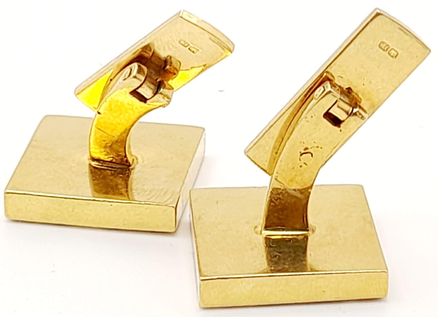 A PAIR OF 18K GOLD CARTIER STYLE CUFFLINKS WITH U.K. HALLMARK . 16.5gms - Image 4 of 6