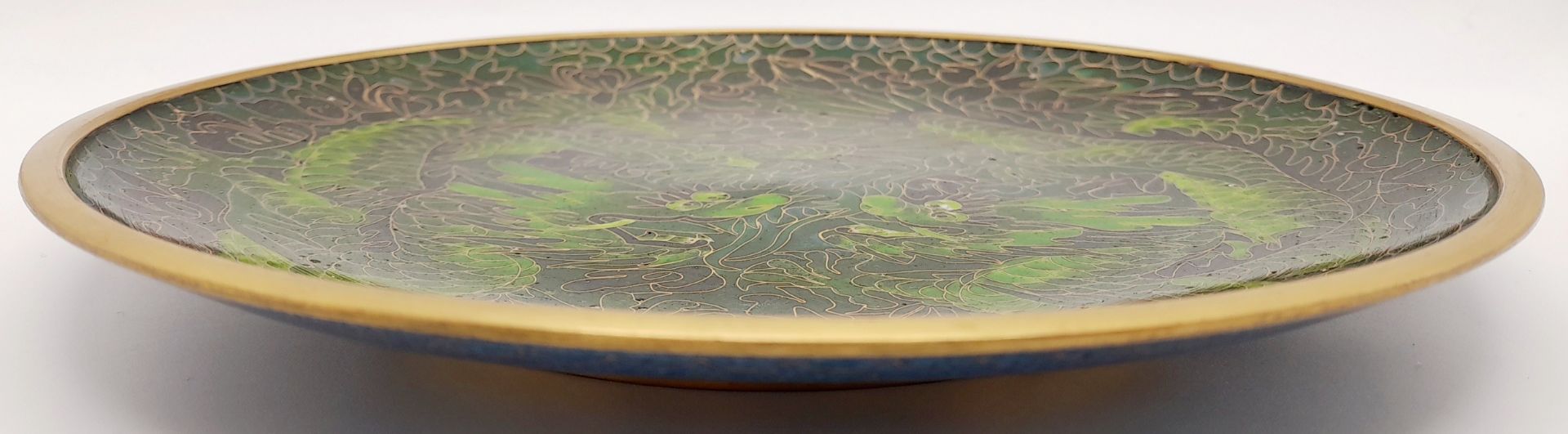 A Vintage Chinese Cloisonné Enamel Plate. Dragon decoration. Markings on base. 23cm diameter. - Bild 4 aus 6