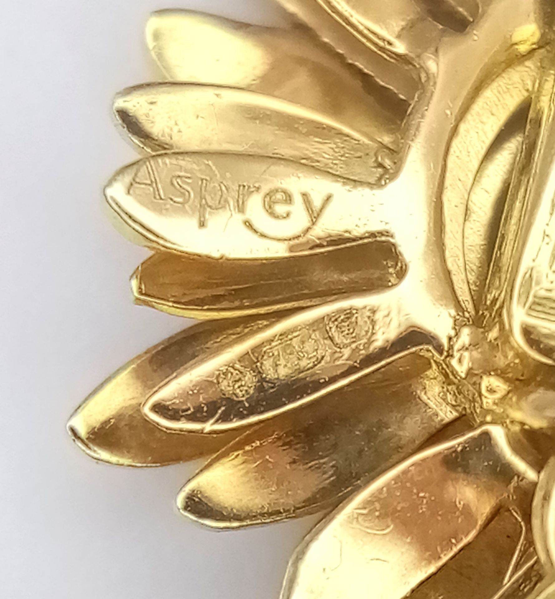 AN 18K YELLOW GOLD ASPREYS DAISY LINK BRACELET. 18cm length, 34.3g weight. Ref: SC8128 - Bild 7 aus 8