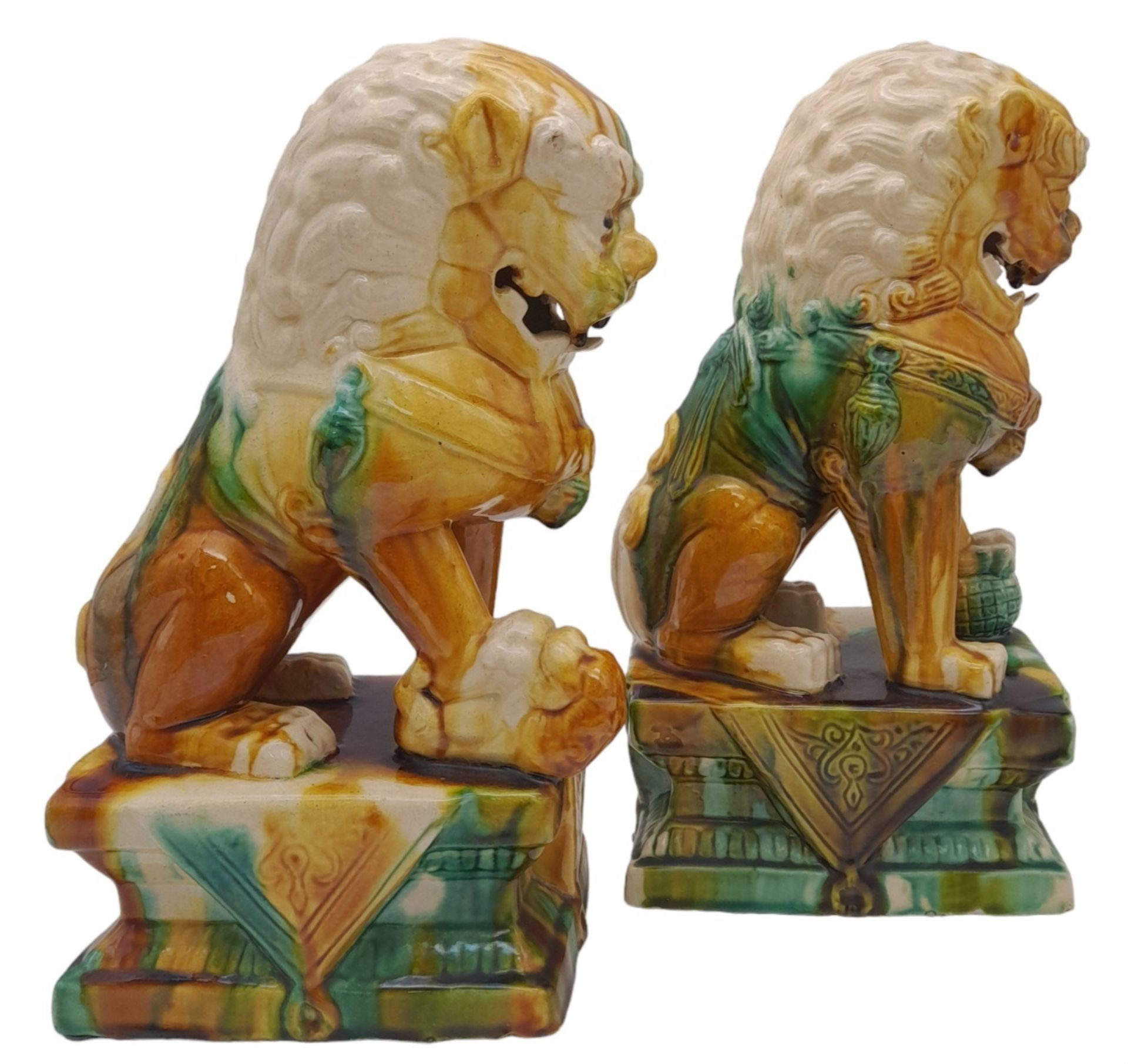 A Pair of Vintage Ceramic Chinese Fu Dogs. Beautifully coloured. 26cm tall. - Bild 5 aus 7