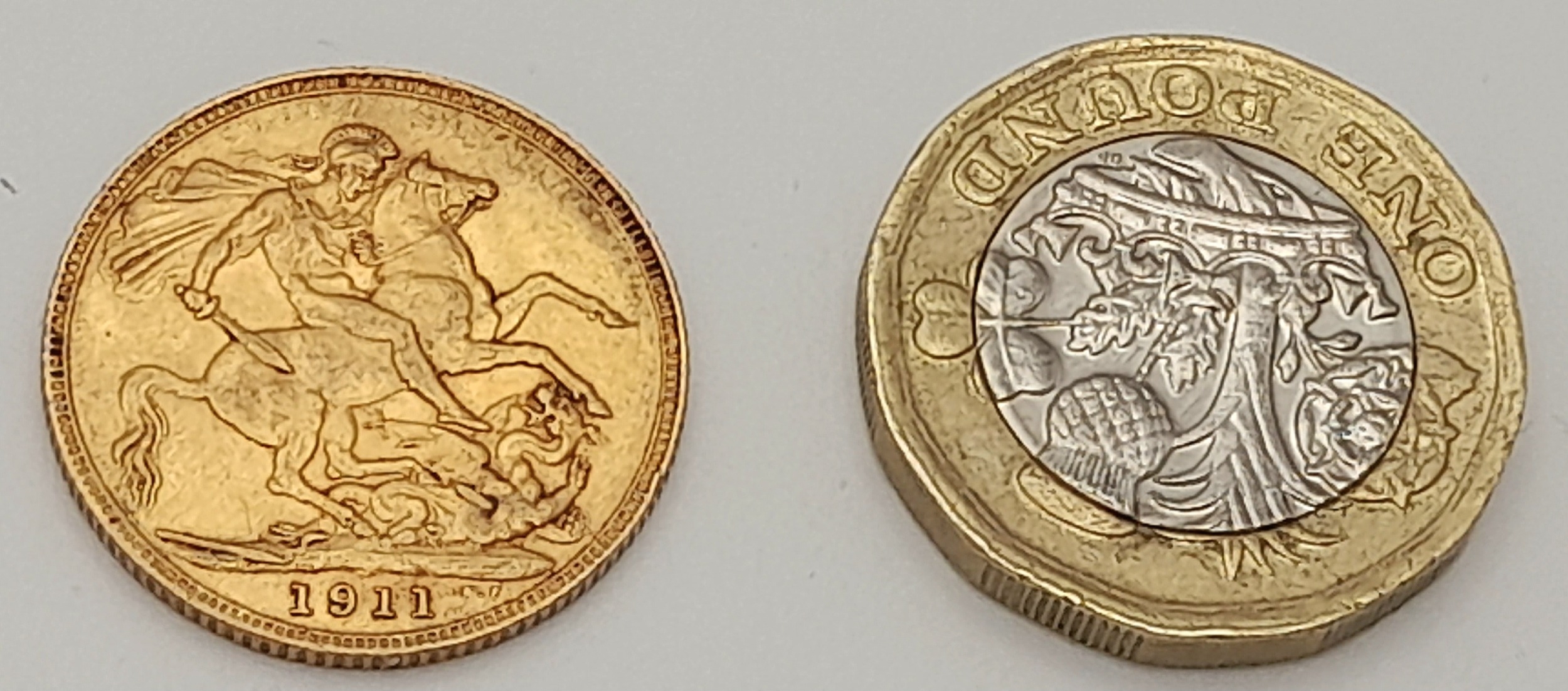 A gold sovereign, George V, 1911, full weight (8 g.) - Image 2 of 2