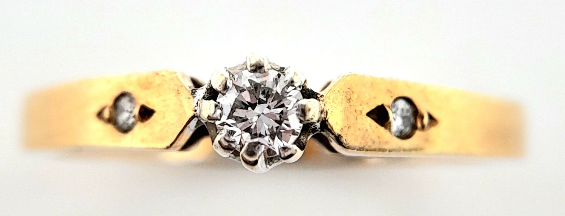 A 9K YELLOW GOLD DIAMOND SOLITAIRE RING. 0.10CT. 1.8G. SIZE N - Image 2 of 6