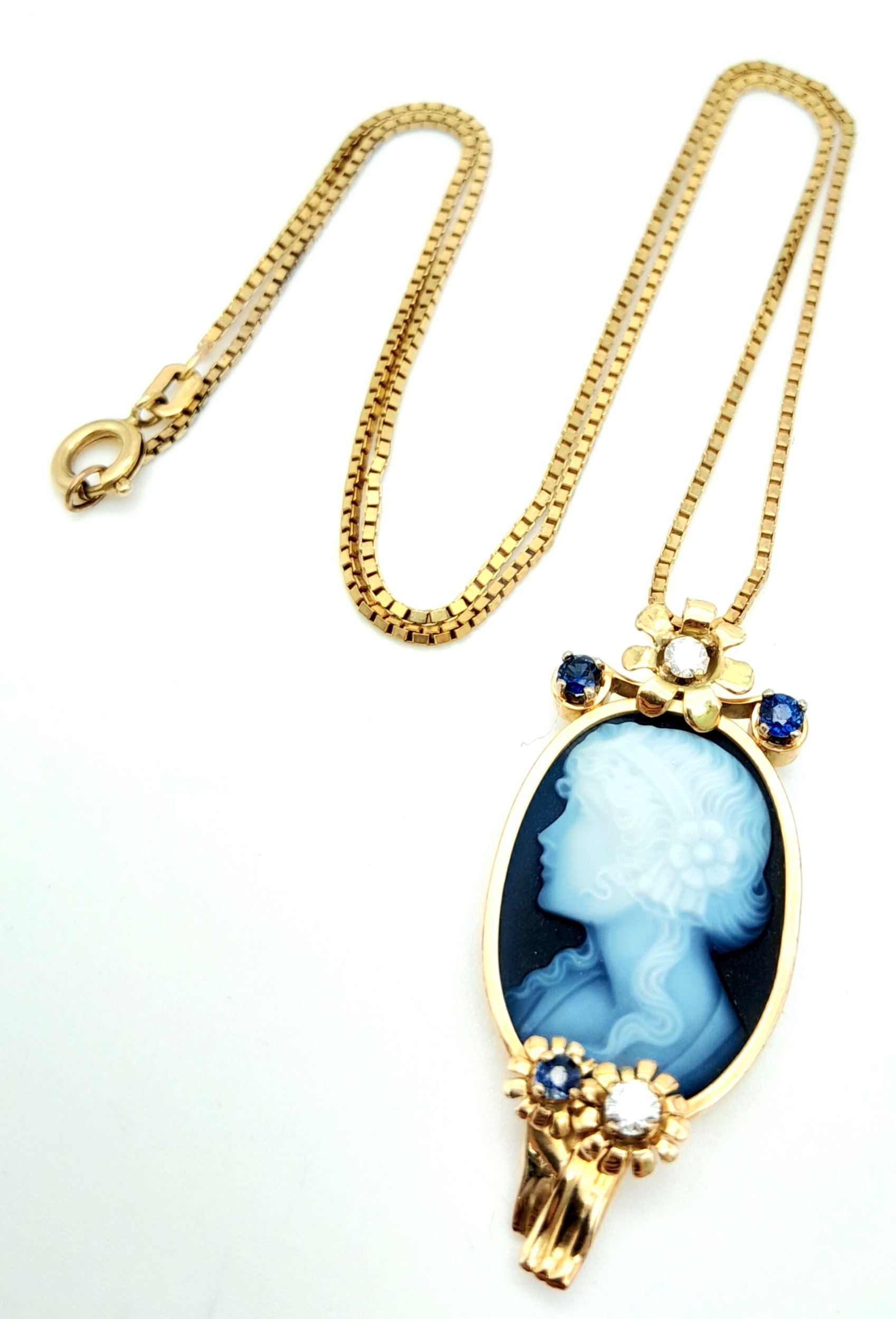 A Beautiful 9K Gold, Cameo Pendant with Sapphire and Diamond decoration on a 9K link chain. - Image 3 of 6