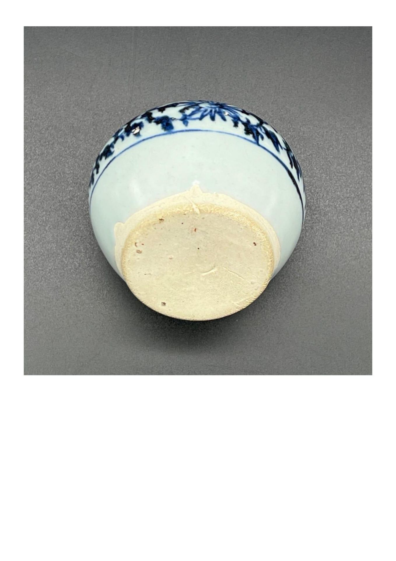 A small blue and white jar with chrysanthemum pattern, Yuan dynasty. Retrieved from Indonesia. - Image 8 of 9