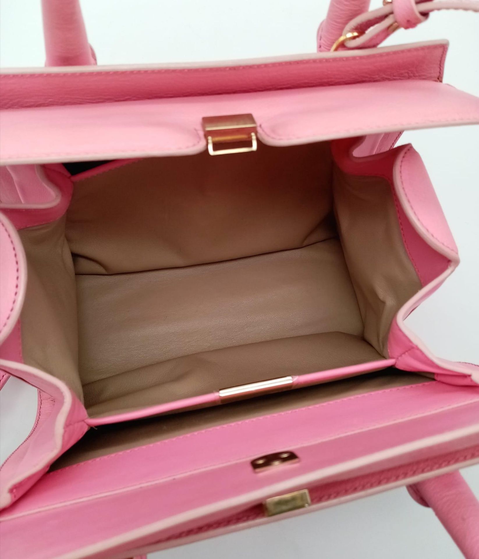 A Victoria Beckham two toned candy pink textured leather mini bag, patent leather trim with gold - Bild 5 aus 8